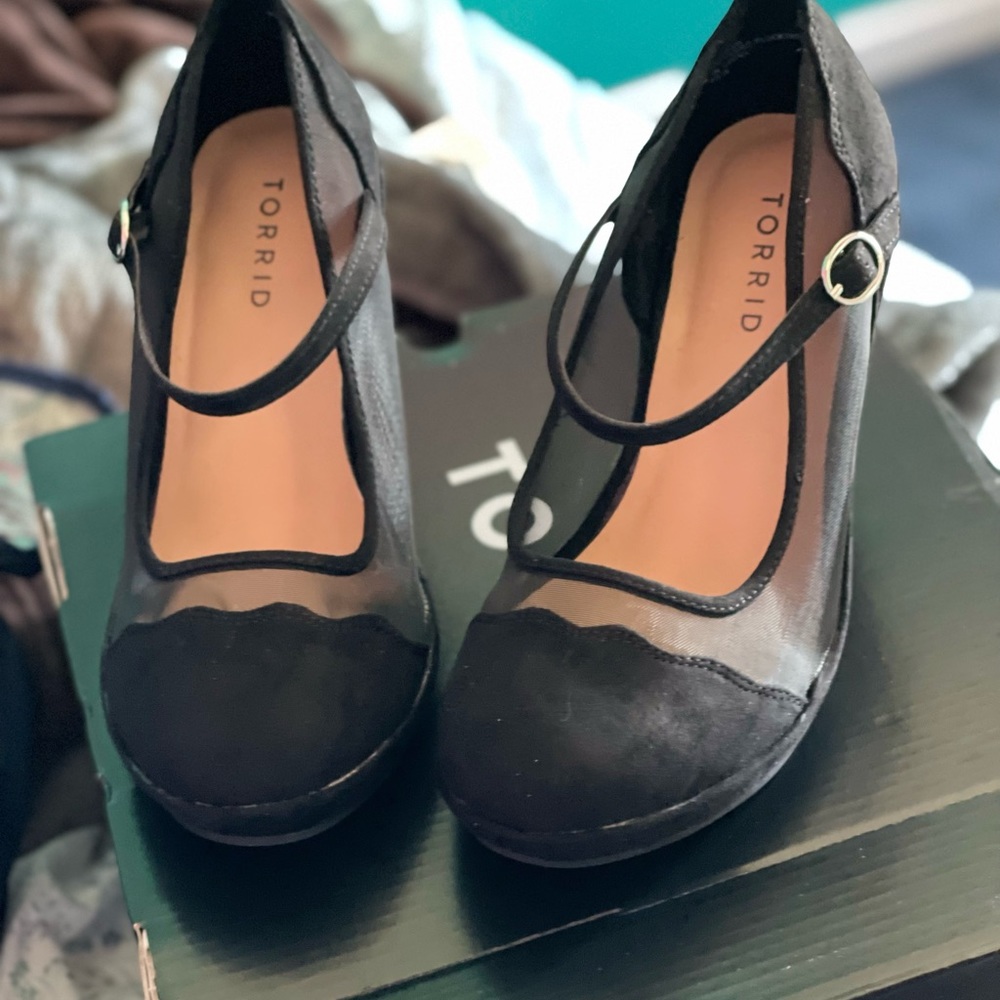 Black wedge heel